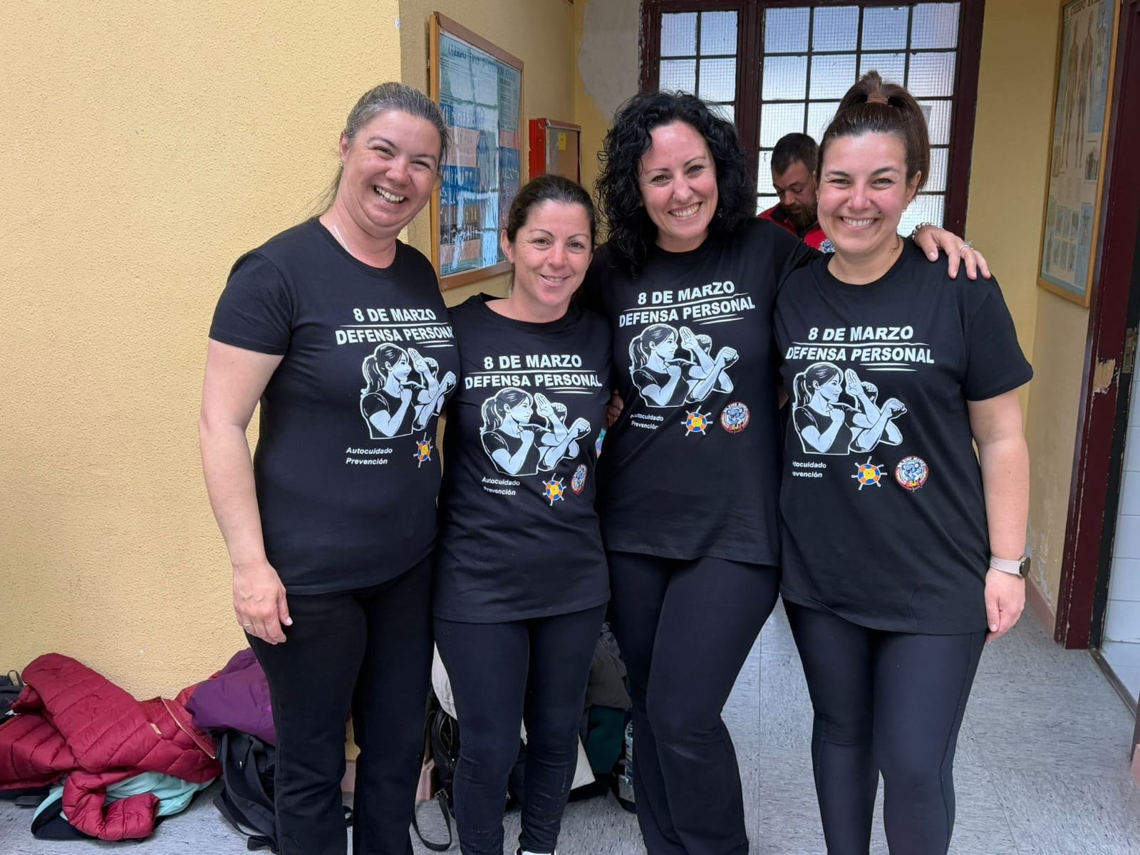 Alumnas de defensa personal para mujeres en Wu Xing Madrid, Hortaleza, al finalizar el evento del 8 de marzo